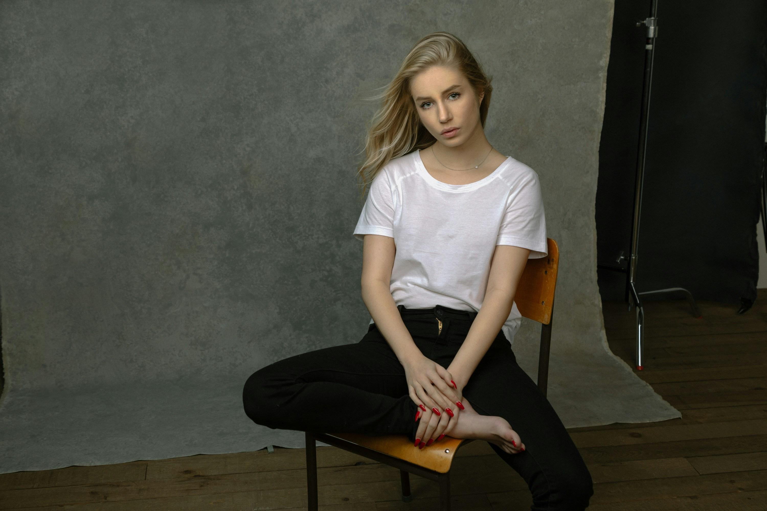 Breaking into the Modeling Industry: A Complete Guide